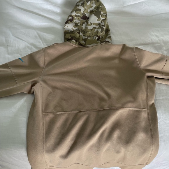 Carolina Panthers Nike Dri-Fit Salute to Service hoodie (medium) - Picture 2 of 4